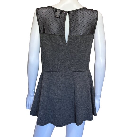 Torrid Grey Sleeveless Tunic Top w/ Mesh Yoke & Keyhole Back Womens Size 0/L - Picture 2 of 4